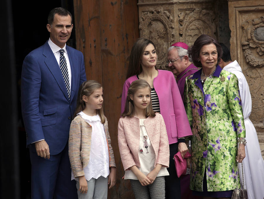 Los Reyes acuden a la Misa de Resurrección en la catedral de Palma de Mallorca