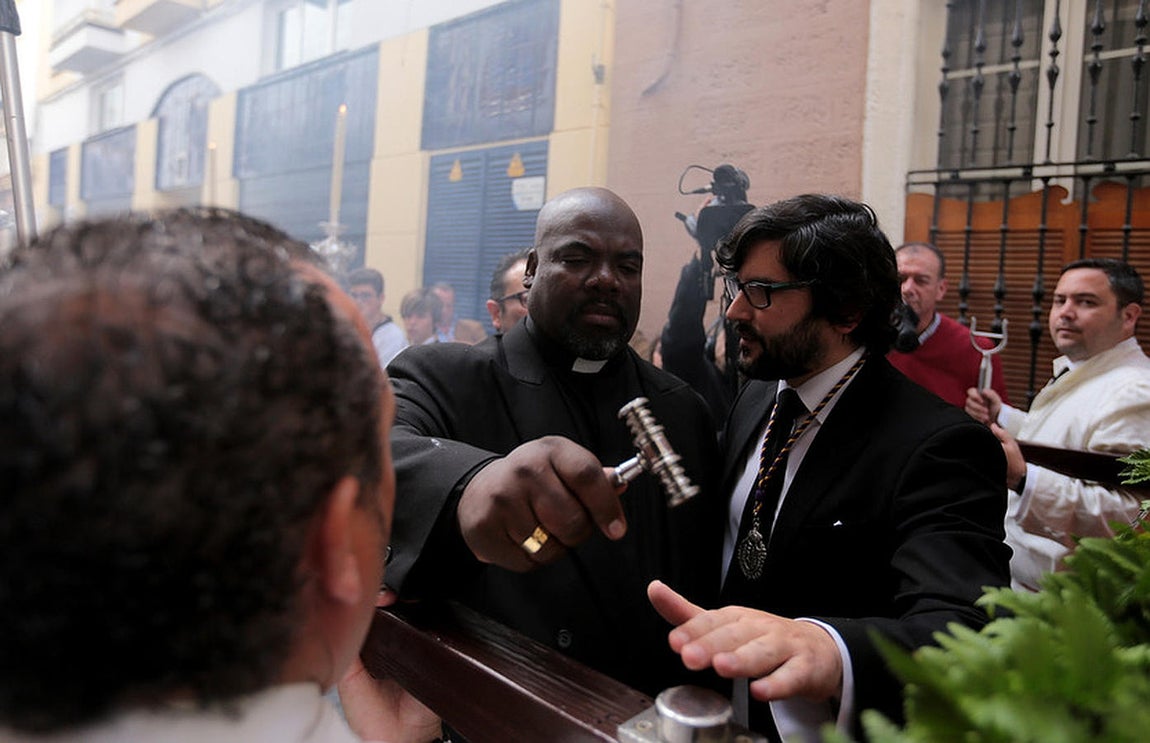 Fotos: El Resucitado por las calles de Cádiz