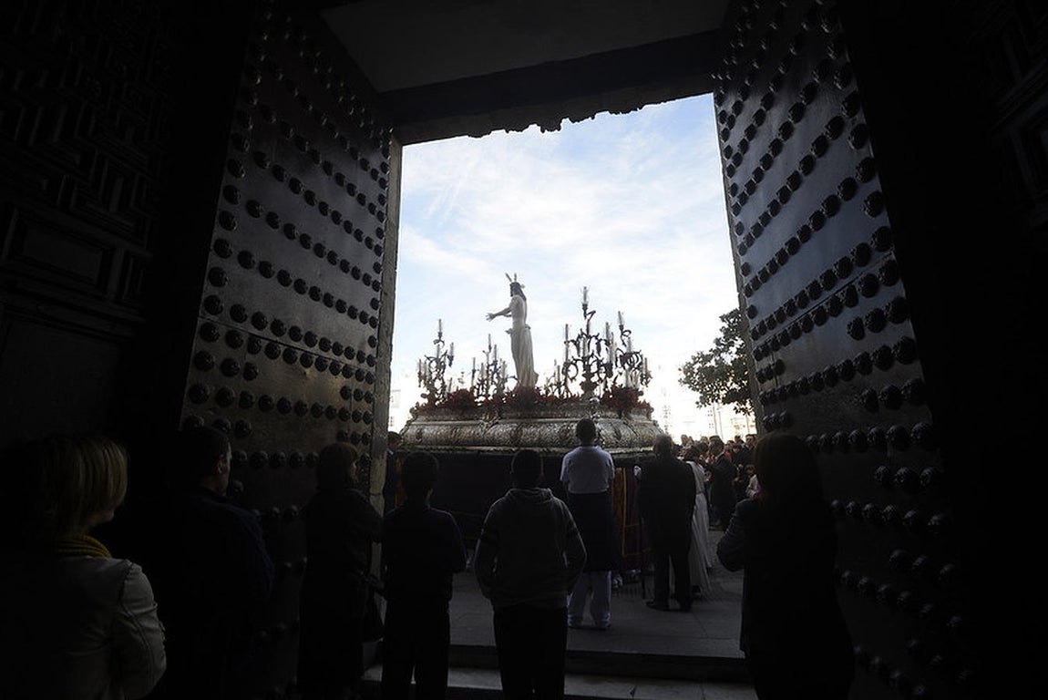 Fotos: El Resucitado por las calles de Cádiz