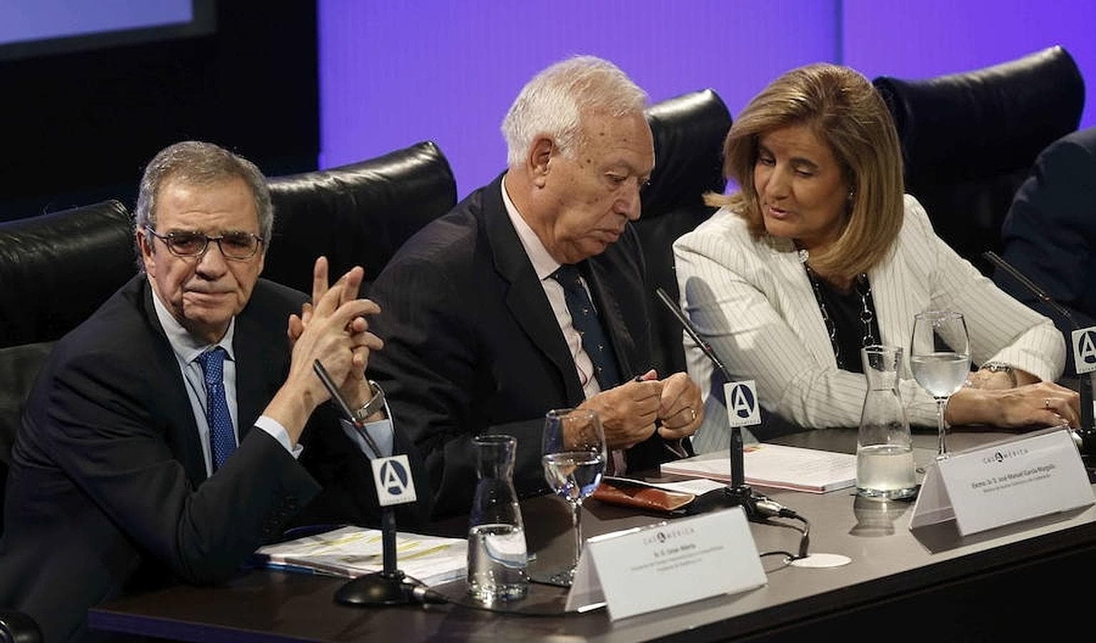 César Alierta, el ministro de Exteriores José Manuel García Margallo y la responsable de la cartera de Empleo, Fatima Báñez