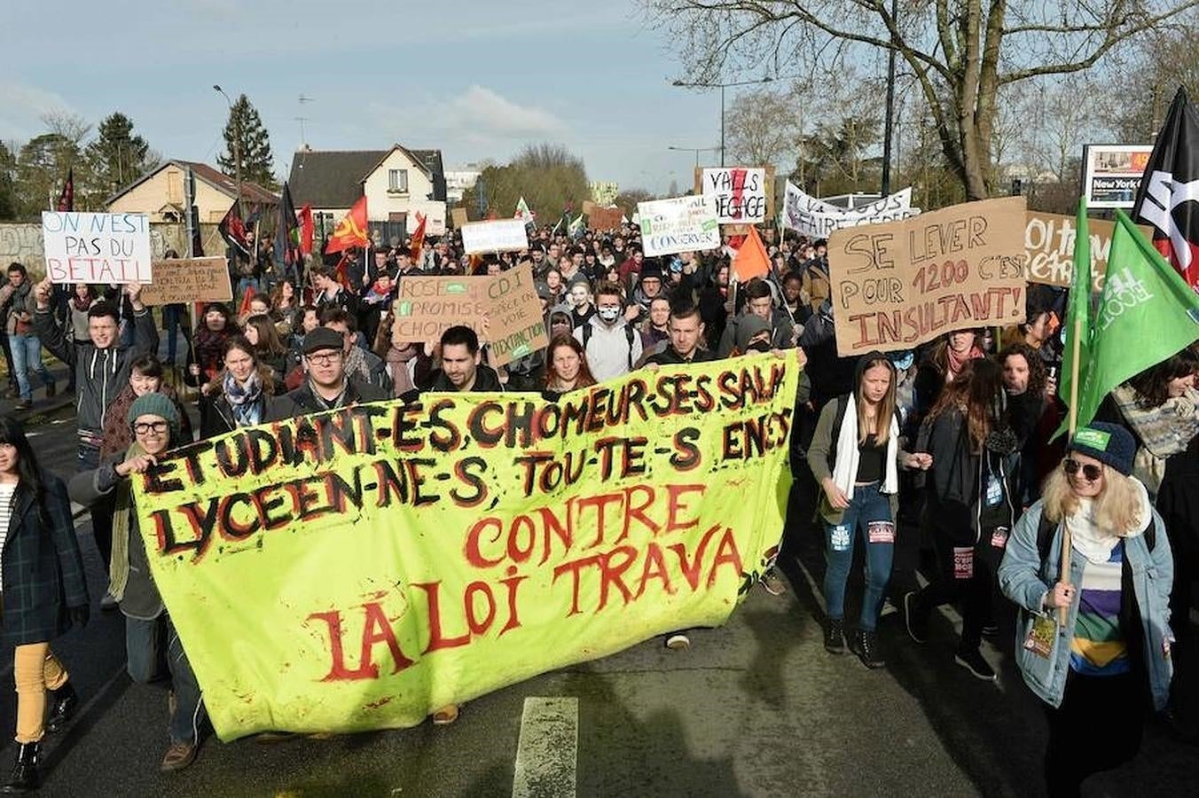 Detienen a 130 personas en París en las manifestaciones contra la reforma laboral