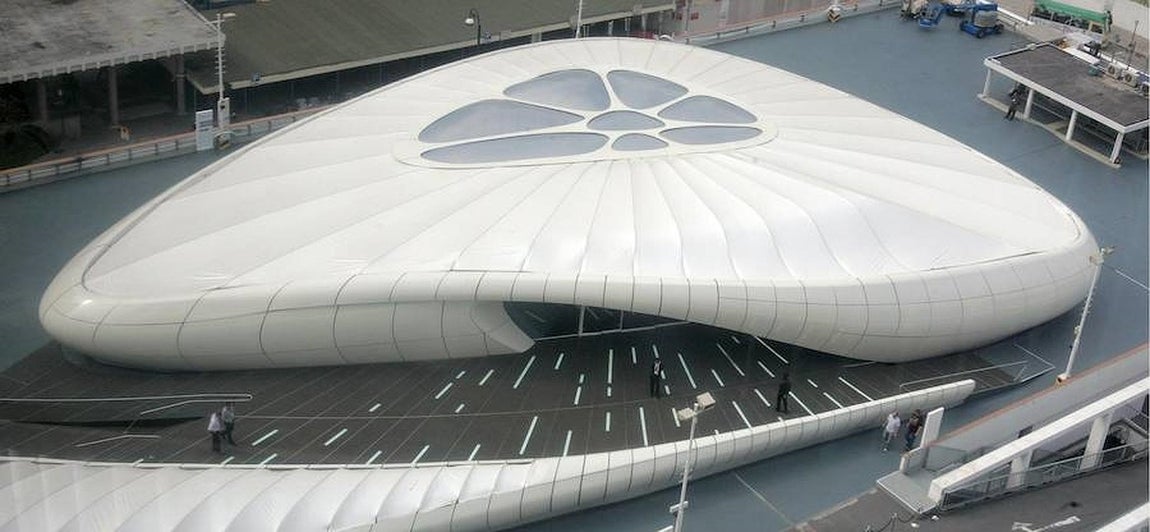 El pabellón futurista diseñado por la arquitecta para el Chanel's «Mobile Art». 