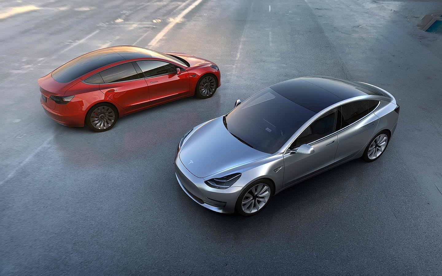 Model 3 tiene capacidad para transportar «cinco adultos de forma cómoda»