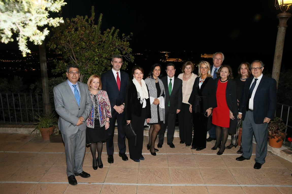 Foto de familia de las autoridades. 