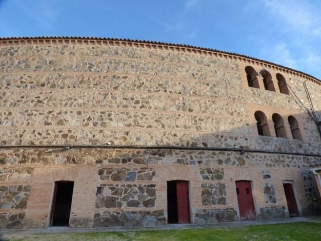 Fachada del patio de cuadrillas. 