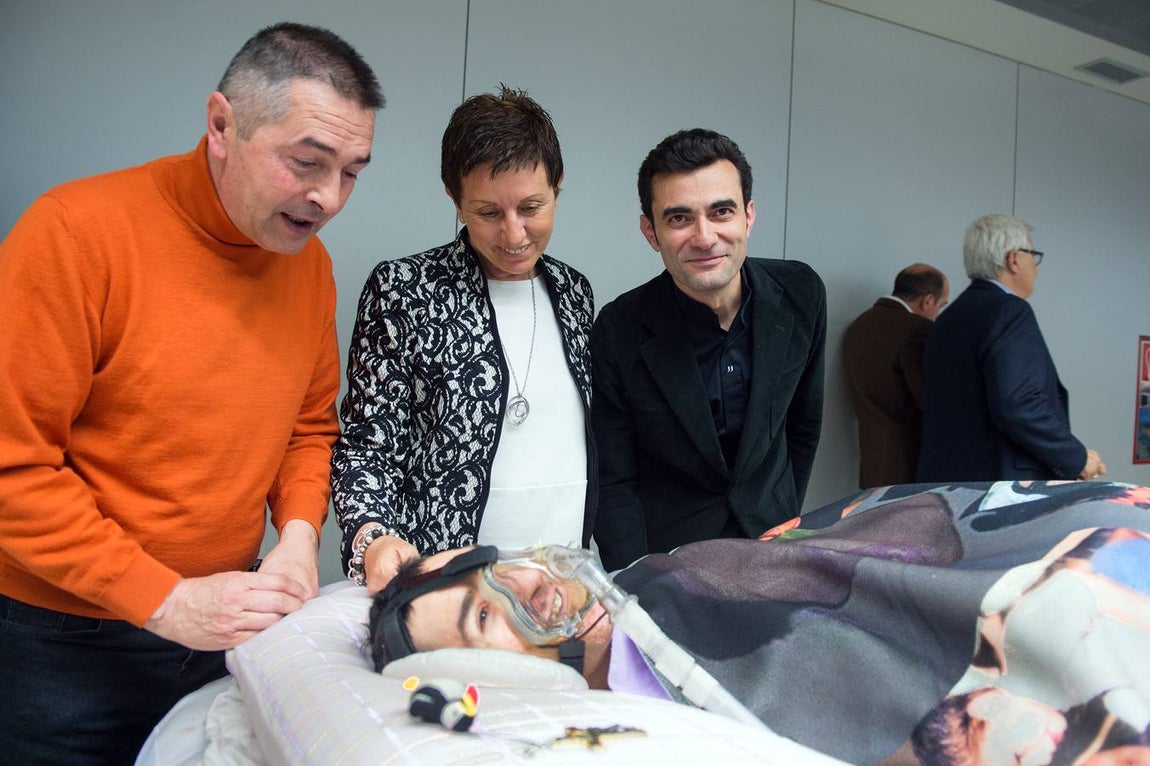 El concierto «A Kiss For All The World» en el Hospital Nacional de Parapléjicos, en imágenes