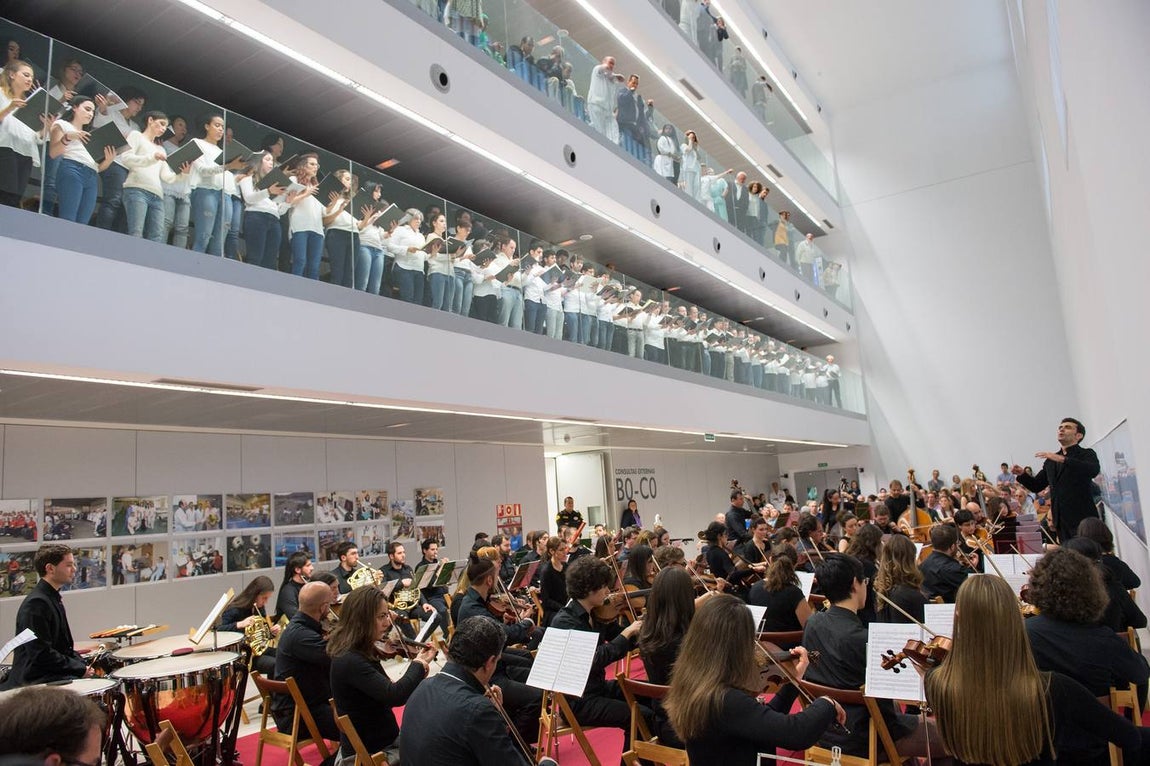 El concierto «A Kiss For All The World» en el Hospital Nacional de Parapléjicos, en imágenes