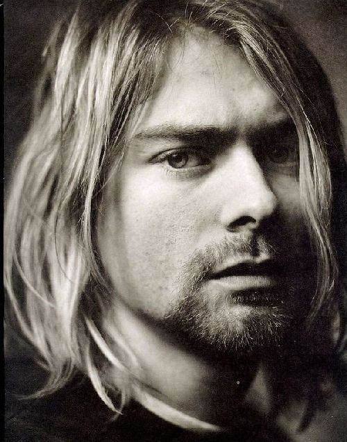 Cobain recibió su primera guitarra a la edad de 14 años. Su tío la consiguió en el Centro Musical Rosevear, en Aberdeen, escogiendo el instrumento en vez de una bicicleta.
