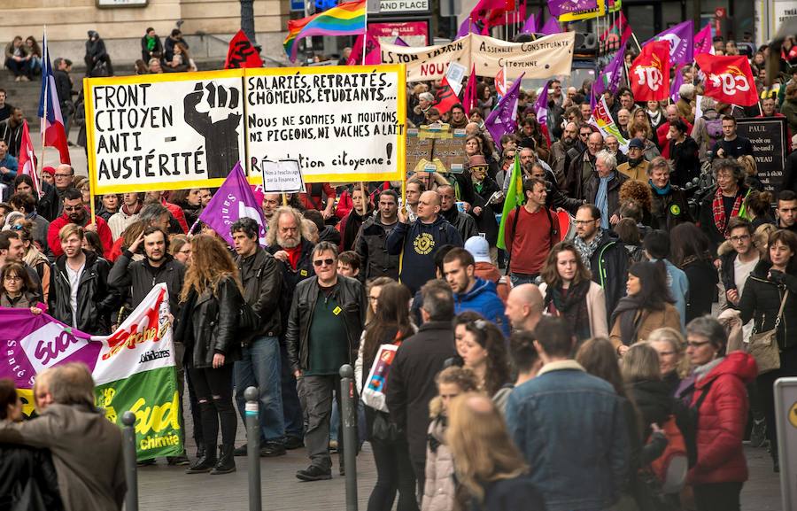 Protesta en la ciudad de Lille contra las medidas de austeridad, las prejubilaciones y los despidos. 