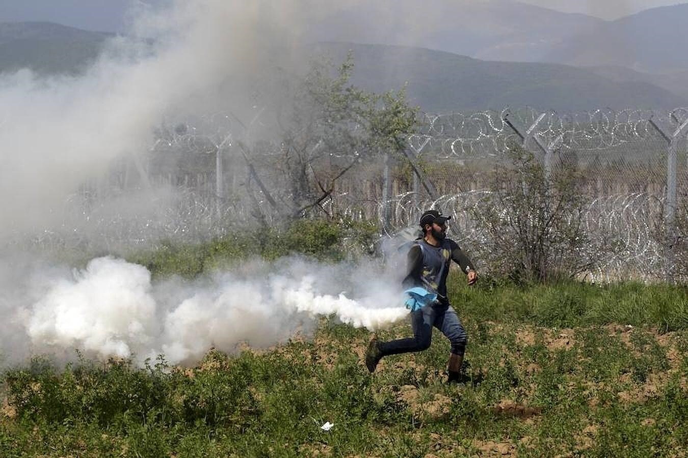 Los refugiados intentan minimizar el ataque con gas