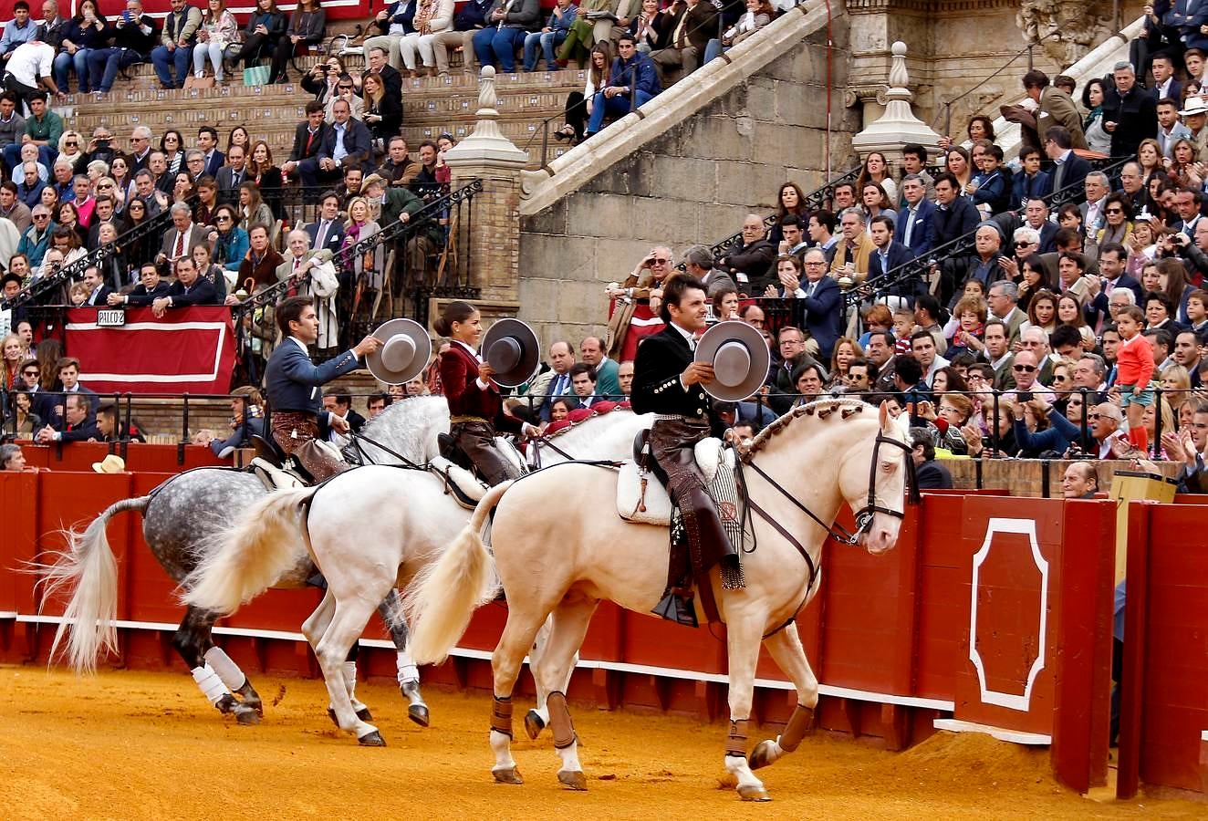 Diego Ventura acaricia la Puerta del Principe en la corrida del domingo