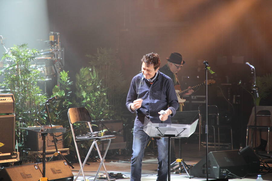 8. Manolo García durante el ensayo