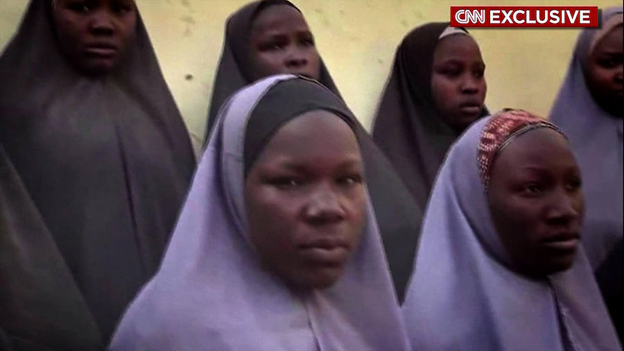 Un vídeo grabado por el grupo terrorista Boko Haram como prueba de vida muestra a quince de las más de 200 niñas secuestradas de la escuela secundaria de Chibok, en el noreste de Nigeria, hace justo dos años.La grabación, a la que ha tenido acceso la cadena estadounidense CNN que la ha difundido, habría sido realizada en diciembre. 
