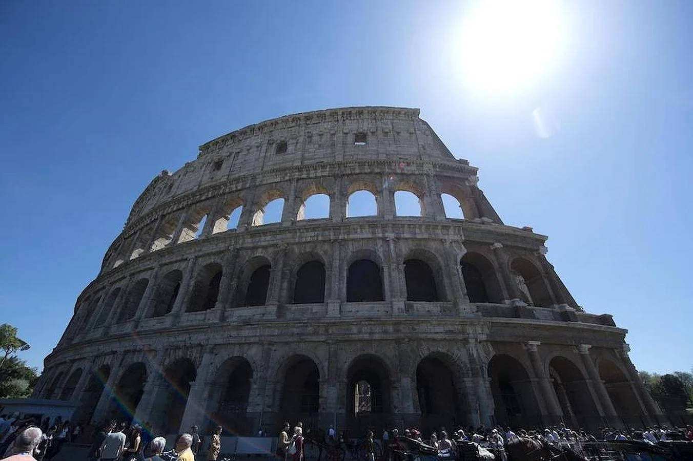 La majestuosa estampa del Coliseo luce mejor que nunca tras las labores de limpieza. 