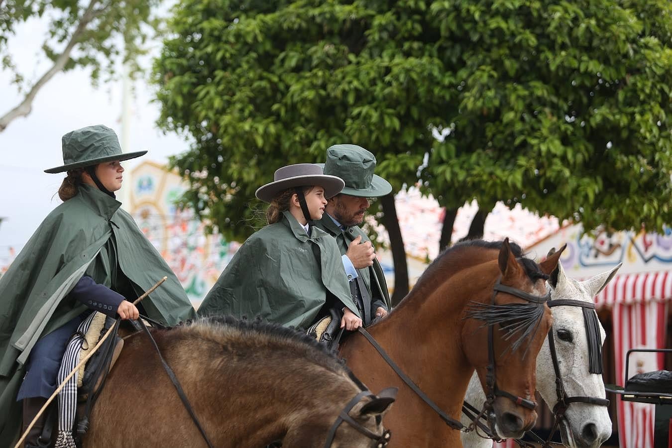 Un sábado de feria frío y lluvioso