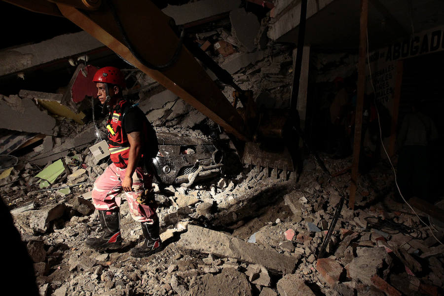 El Gobierno de España ha lamentado hoy las consecuencias catastróficas del terremoto de Ecuador y ha trasladado sus condolencias a las familias de las víctimas y su deseo de pronto restablecimiento a los heridos, así como sus "profundos sentimientos de solidaridad" con el pueblo y las autoridades ecuatorianas. 