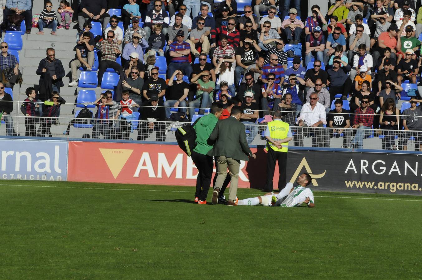 Selección de fotografías de la victoria del CCF en Huesca