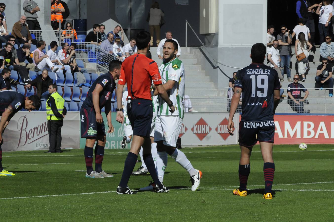 Selección de fotografías de la victoria del CCF en Huesca