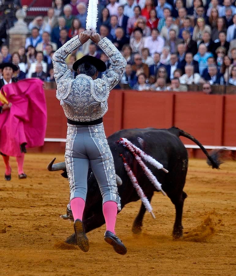Las imágenes más llamativas de las corridas de la Feria de Abril (II)