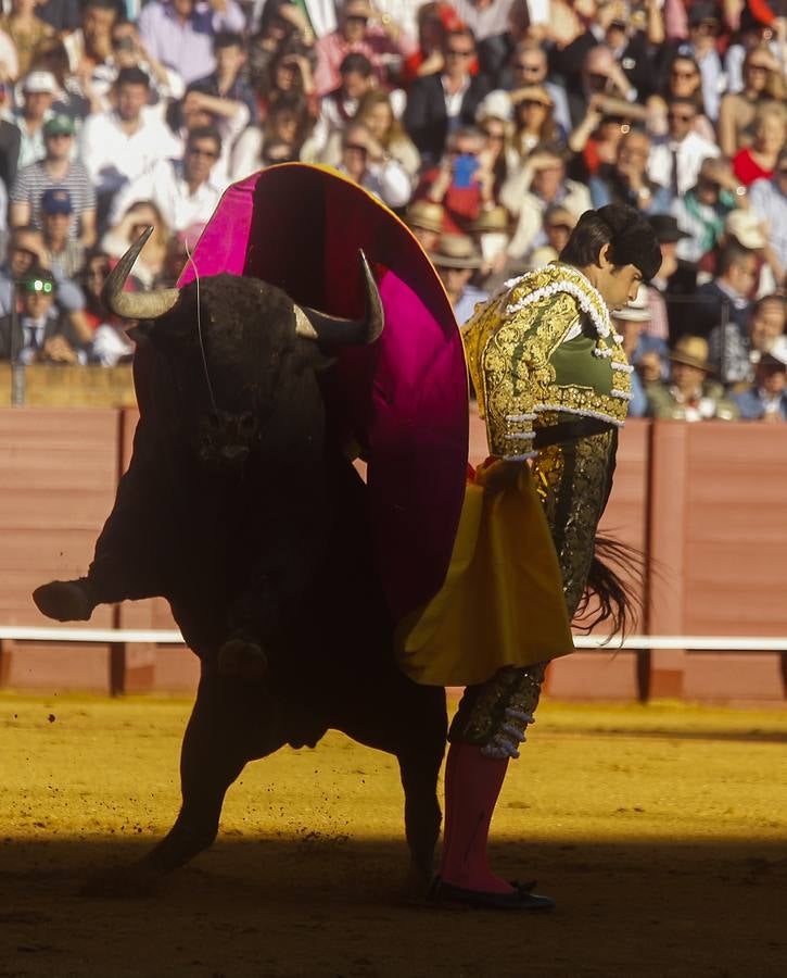 Las imágenes más llamativas de las corridas de la Feria de Abril (II)