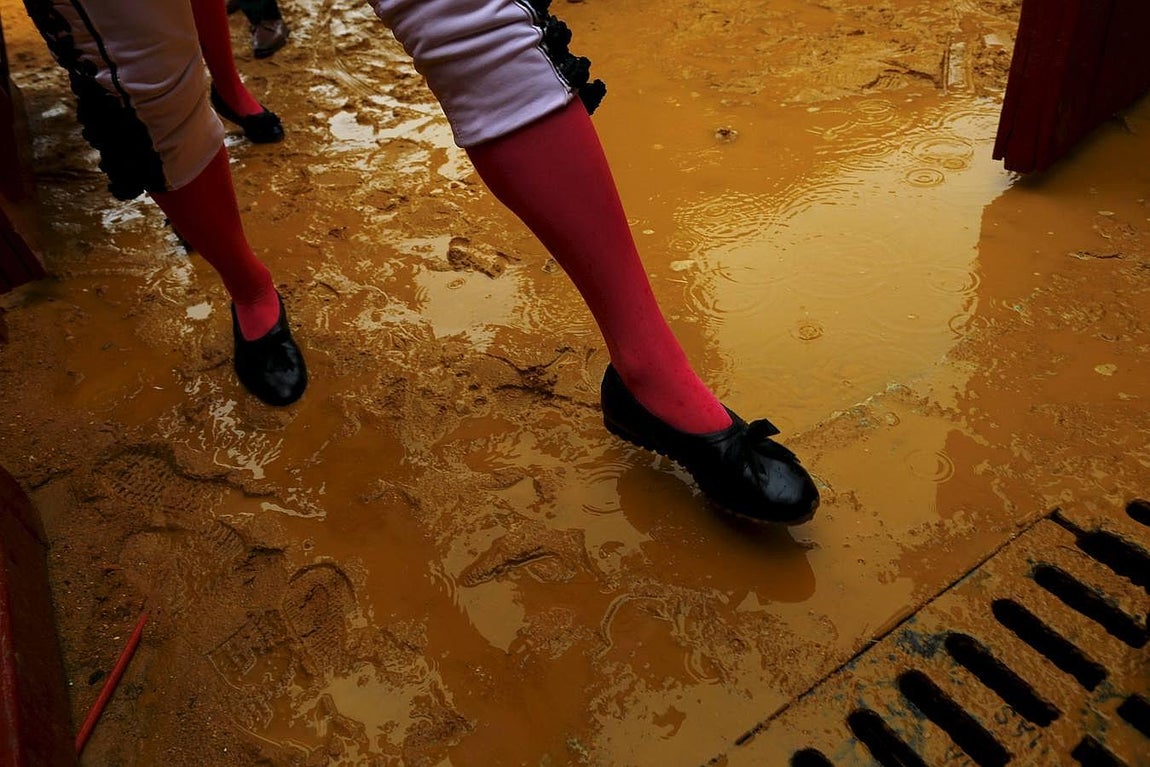 Las imágenes más llamativas de las corridas de la Feria de Abril (II)