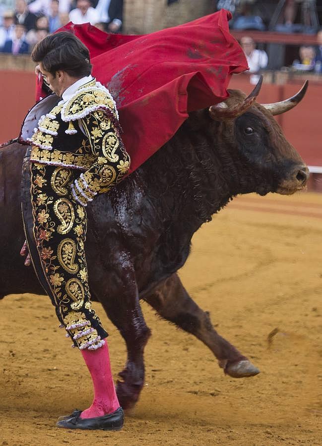 Las imágenes más llamativas de las corridas de la Feria de Abril (II)
