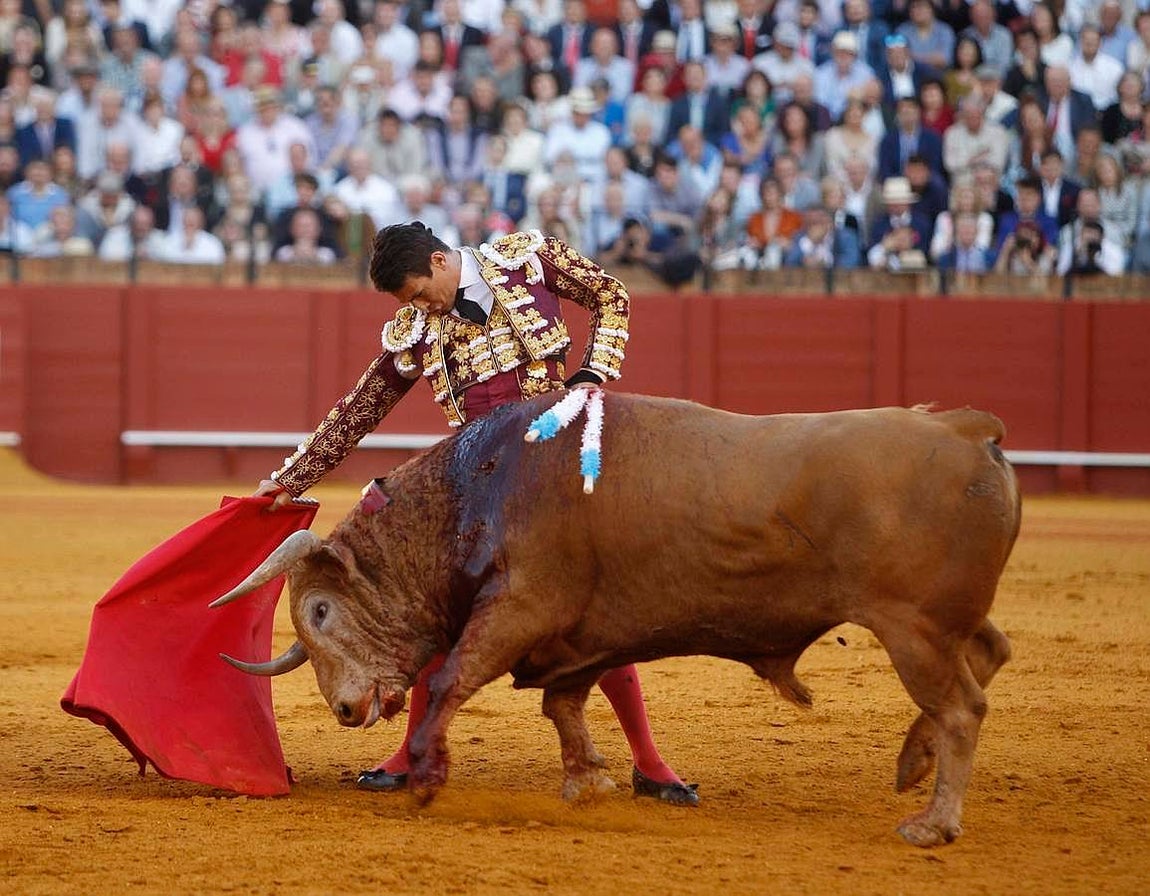 Las imágenes más llamativas de las corridas de la Feria de Abril (II)