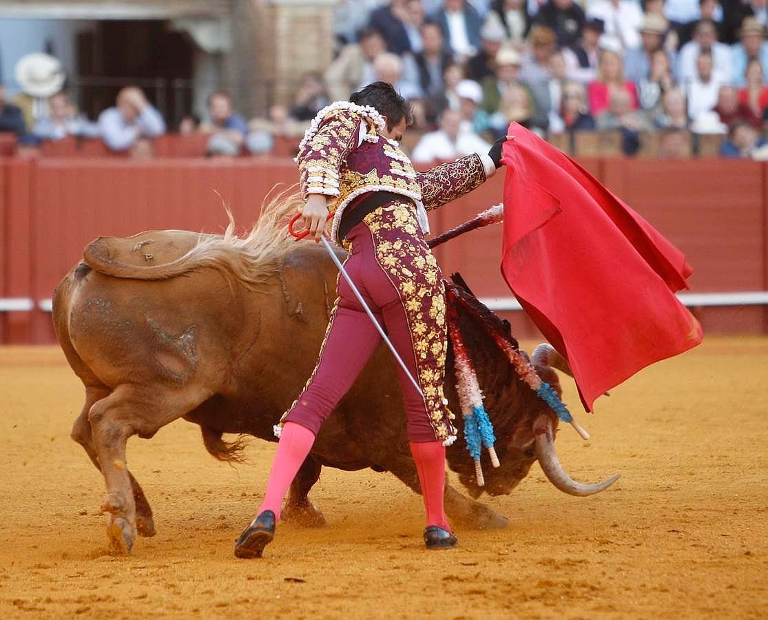 Las imágenes más llamativas de las corridas de la Feria de Abril (II)