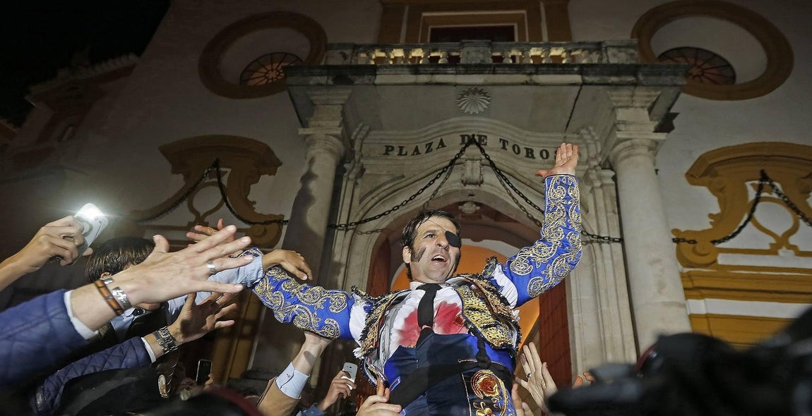 Las imágenes más llamativas de las corridas de la Feria de Abril (II)