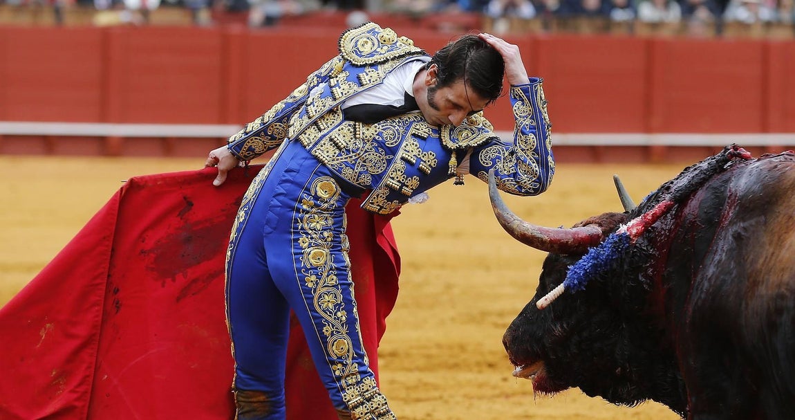 Las imágenes más llamativas de las corridas de la Feria de Abril (II)