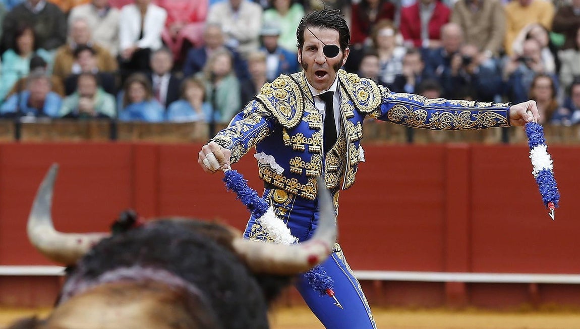 Las imágenes más llamativas de las corridas de la Feria de Abril (II)