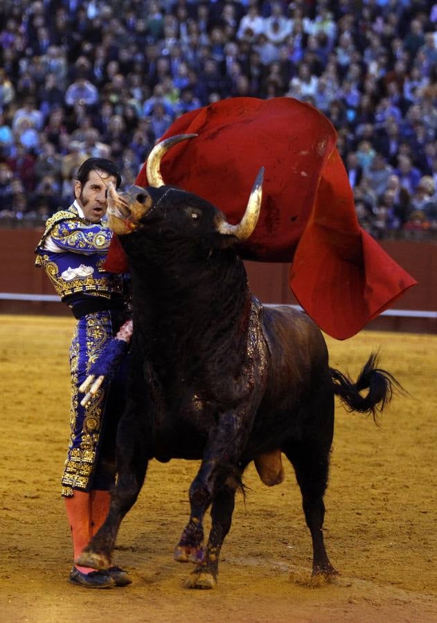 Las imágenes más llamativas de las corridas de la Feria de Abril (II)