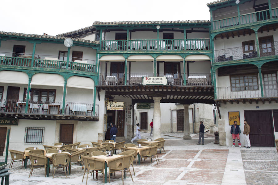 9. Balconadas típicas de la Plaza Mayor de Chinchón