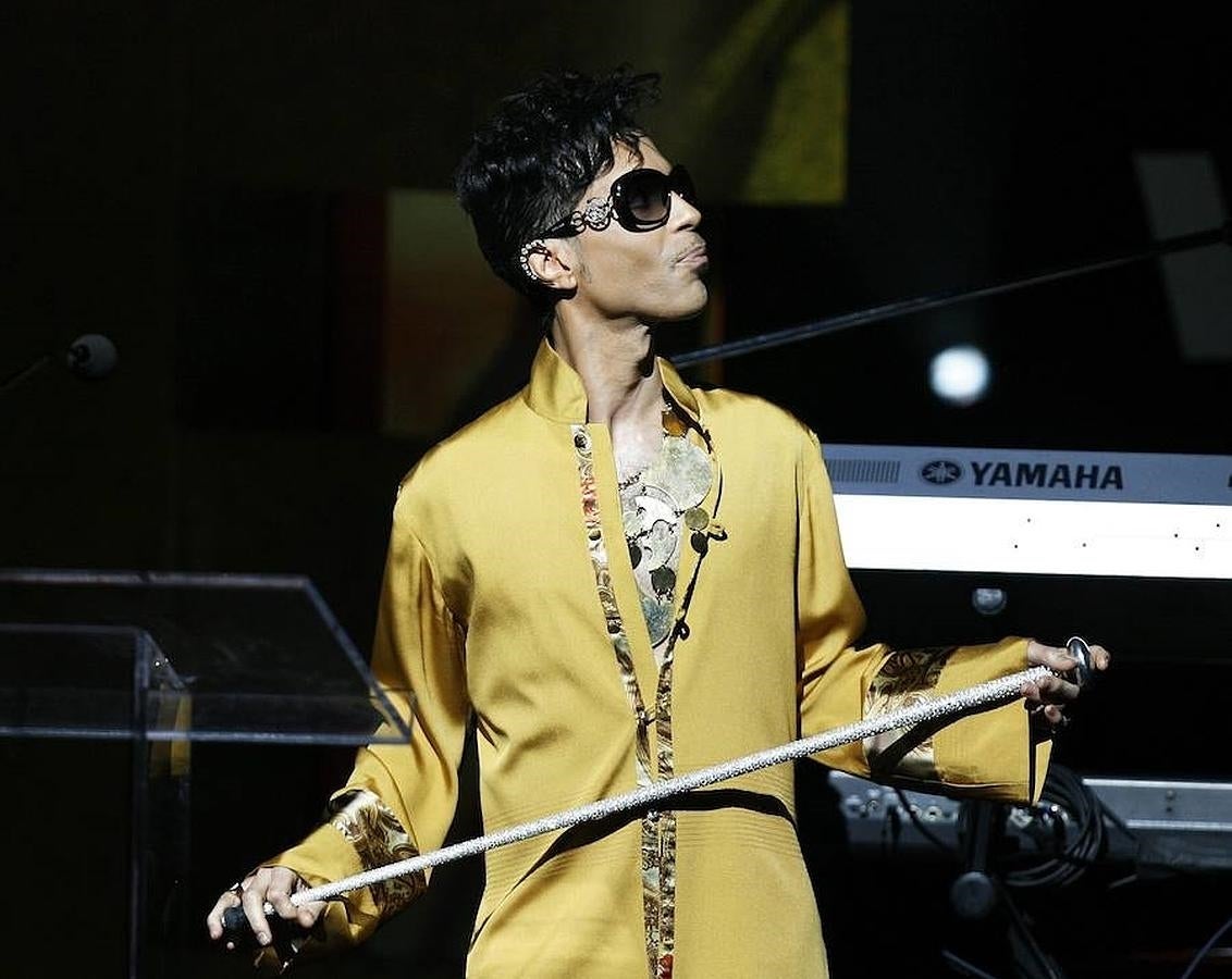 <a href="https://www.abc.es/cultura/musica/abci-investigan-muerte-casa-prince-201604211903_noticia.html" target="_blank">Foto de 2009 de Prince en una gala en honor a Ella Fitzgerald</a>. 