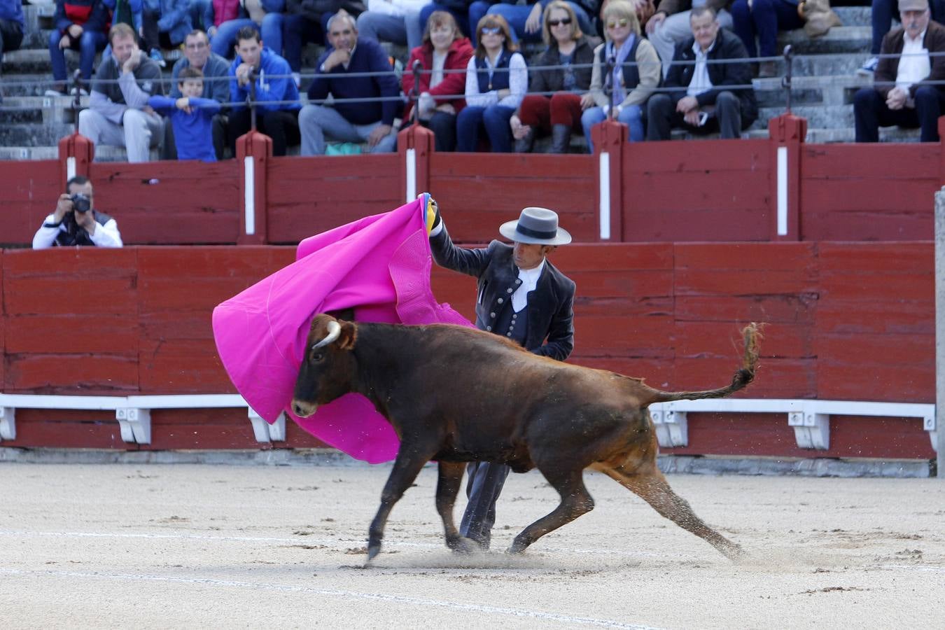 El tentadero de Toledo recauda 17.500 euros para Cáritas