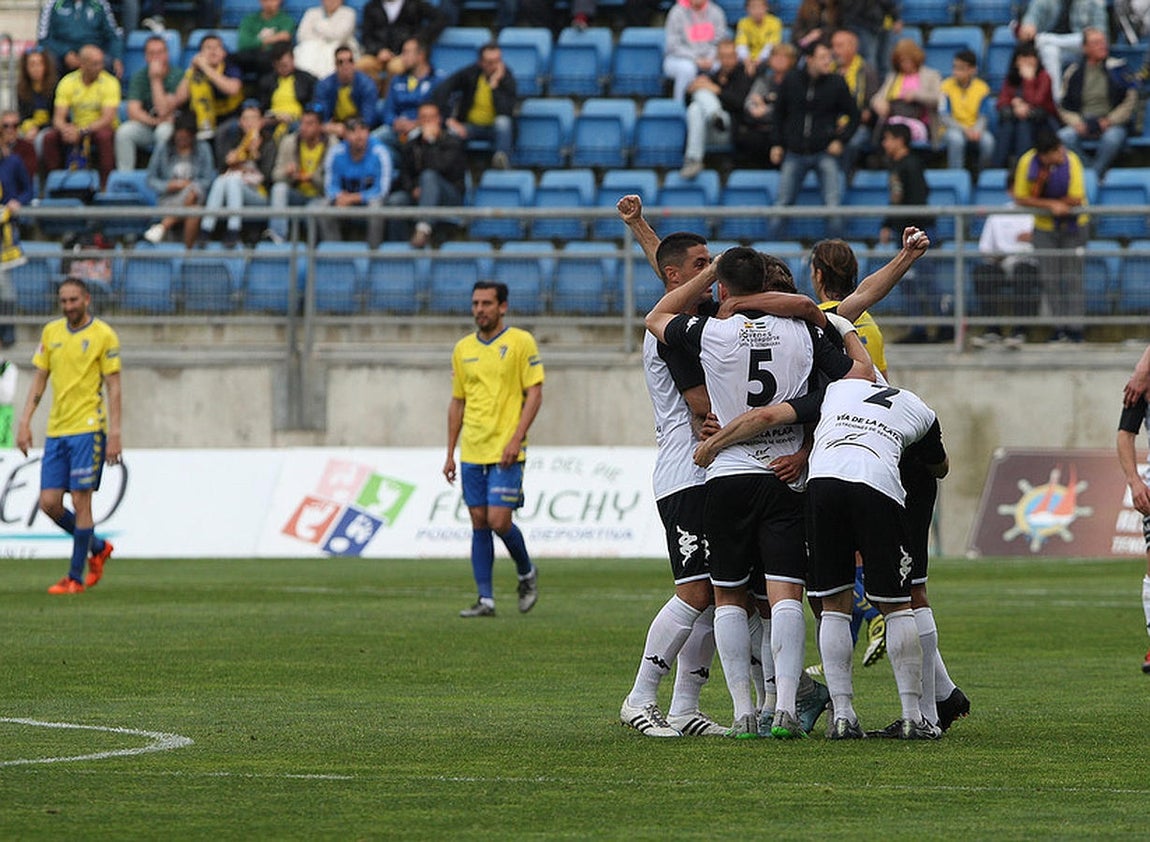 Fotos: Las imágenes del partido Cádiz CF- Mérida