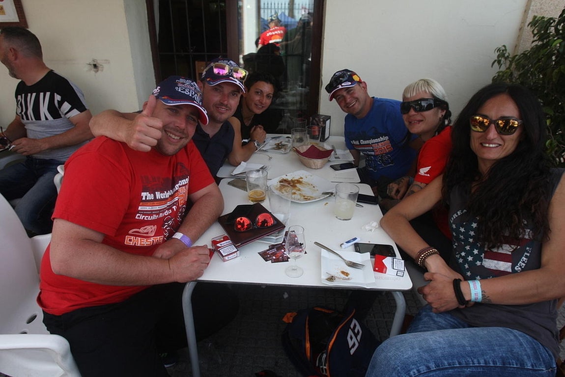 Fotos: Ambiente y grupos de amigos en Jerez 2016