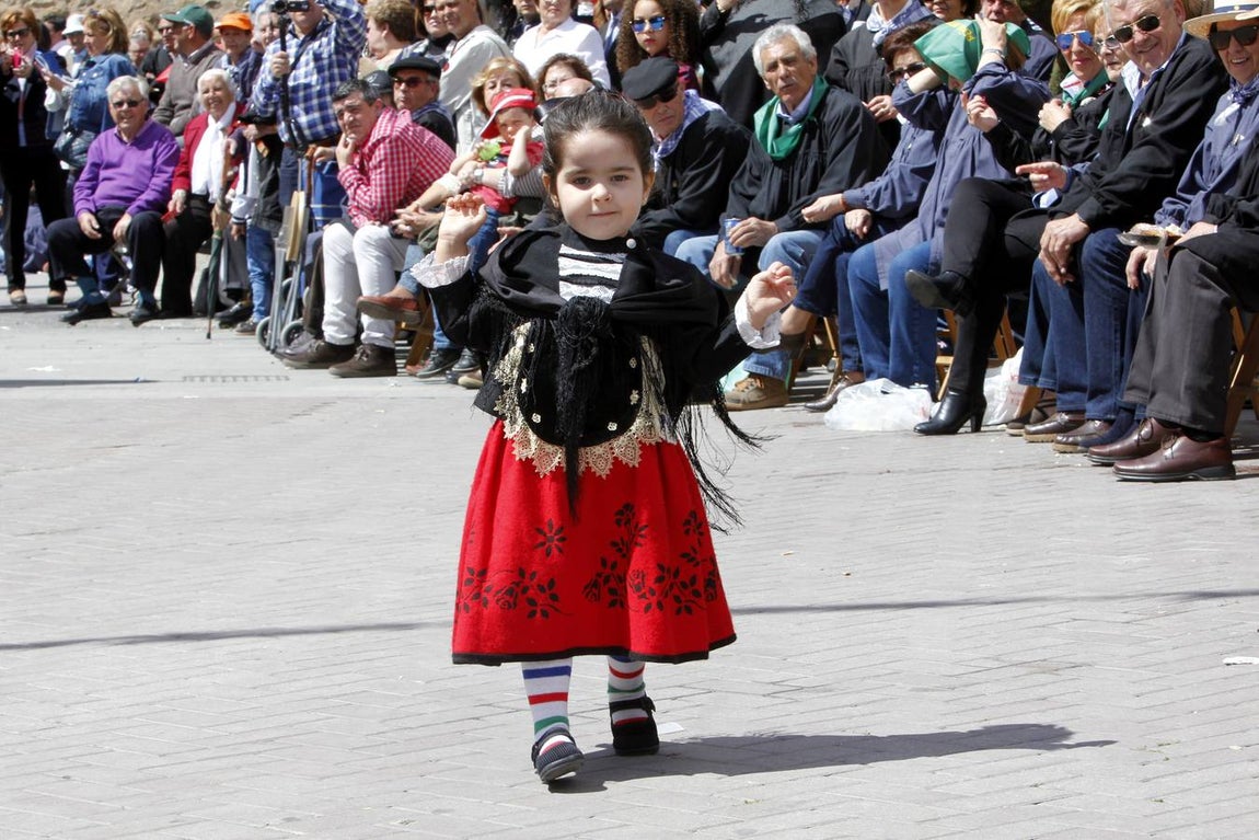 Mora se viste de gala en su Fiesta del Olivo
