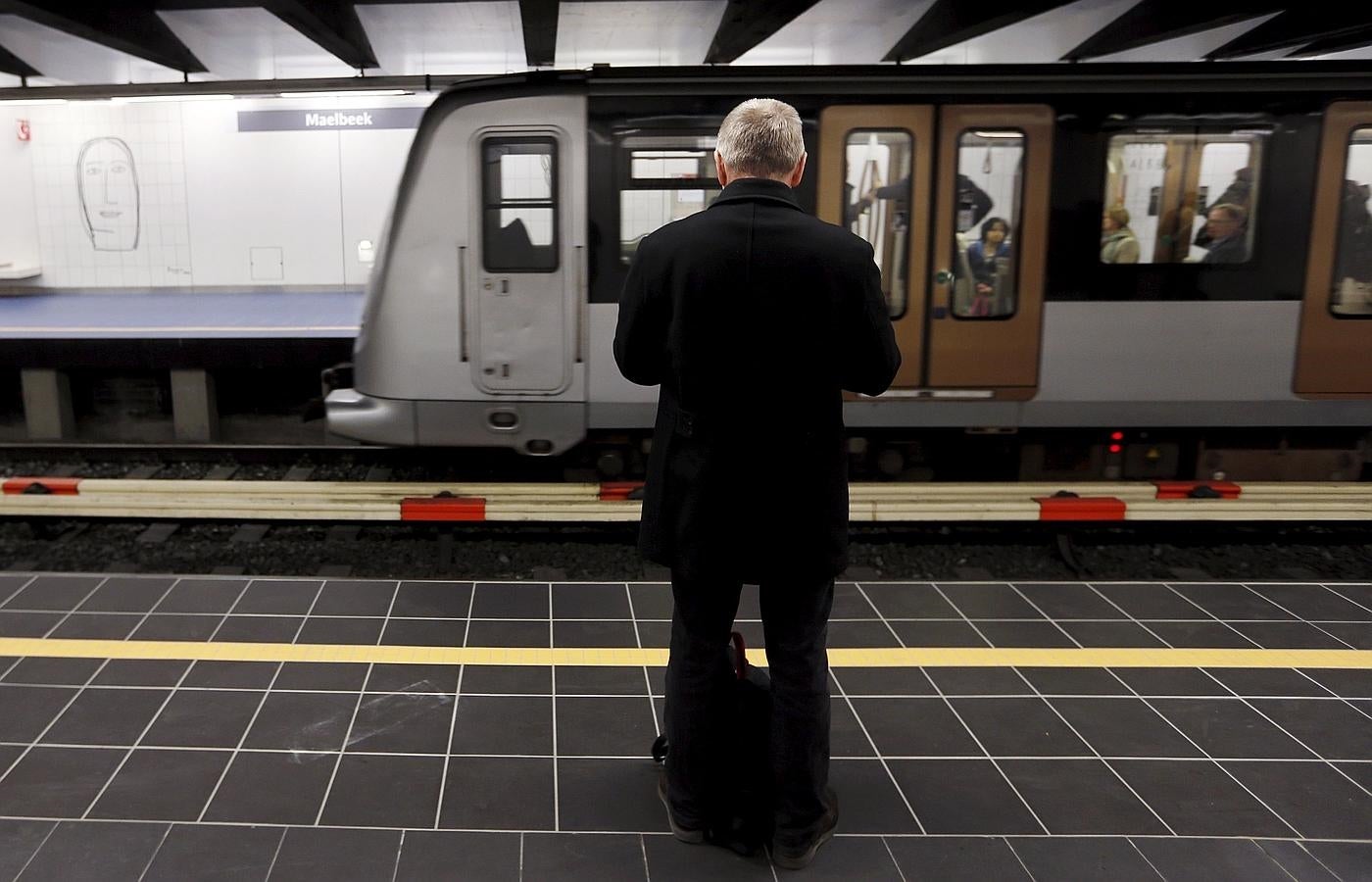 El metro de Maelbeek vuelve a funcionar un mes después de los atentados de Bruselas