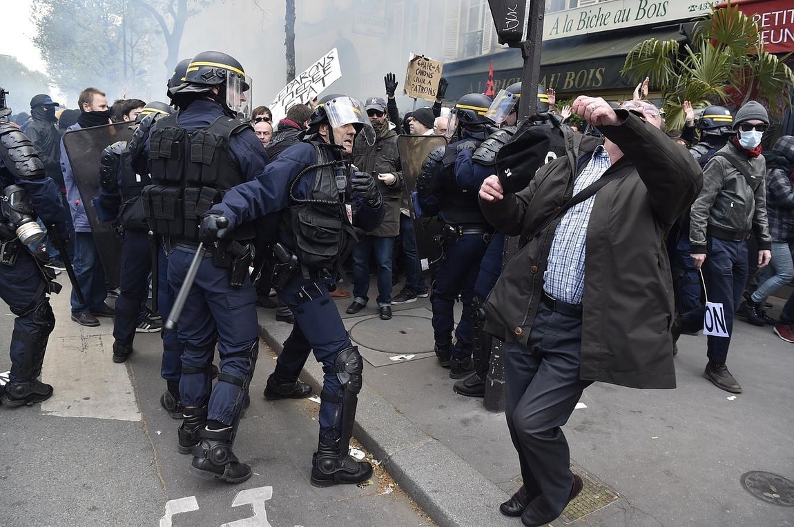 En la manifestación en París se han producido choques entre policías y manifestantes. 