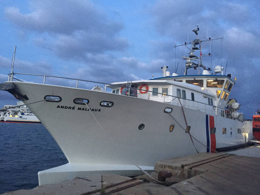 Es un buque científico dedicado exclusivamente a la arqueología subacuática. 