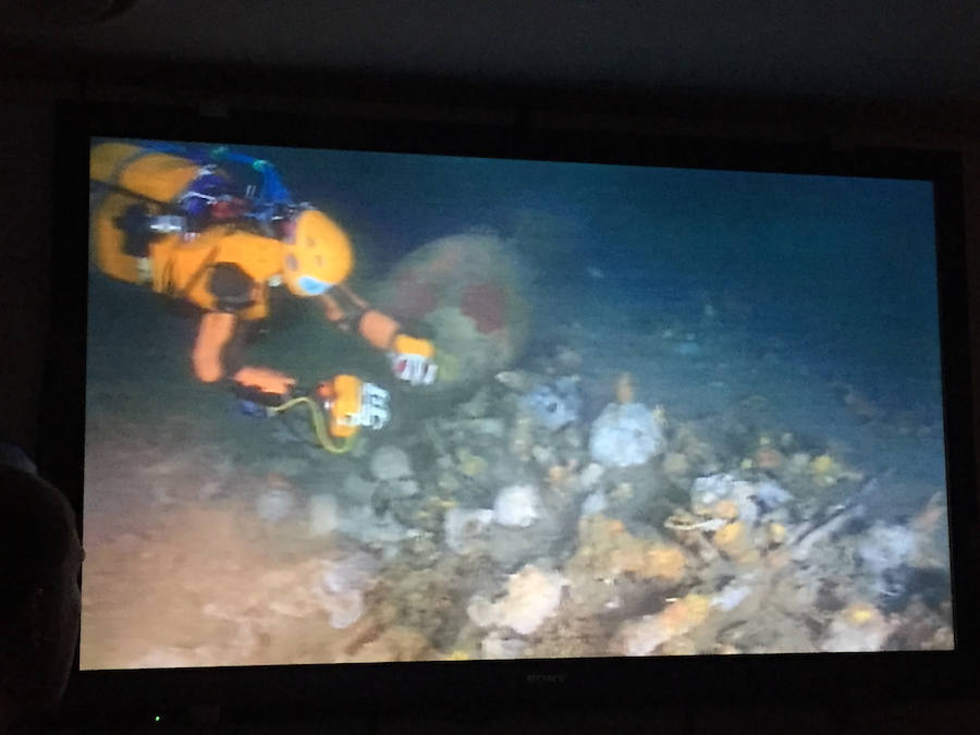 El Ocean One llega al pecio. 