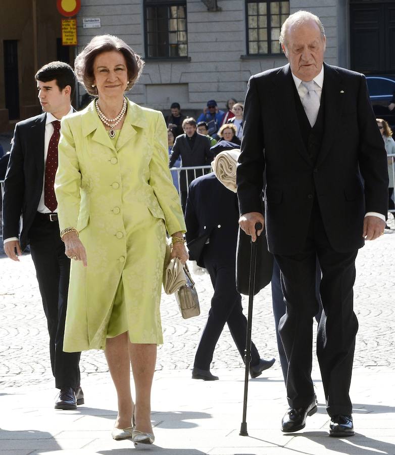 Don Juan Carlos y Doña Sofía llegan a la capilla del Palacio Real de Estocolmo para la ceremonia religiosa con Te Deum 