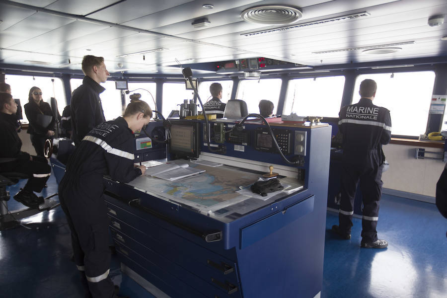 El buque francés Dixmude, de maniobras frente a Cádiz