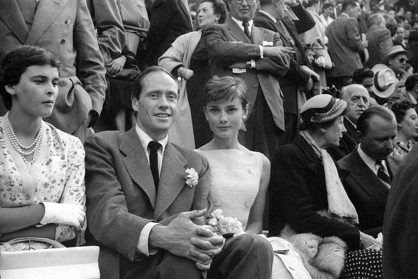 En una de sus visitas a nuestro país, la actriz visitó la Plaza de toros de las Ventas junto a su primer marido Mel Ferrer