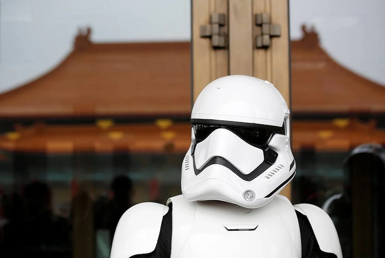 Un soldado imperial de Star Wars posa para una foto en Taipei. 