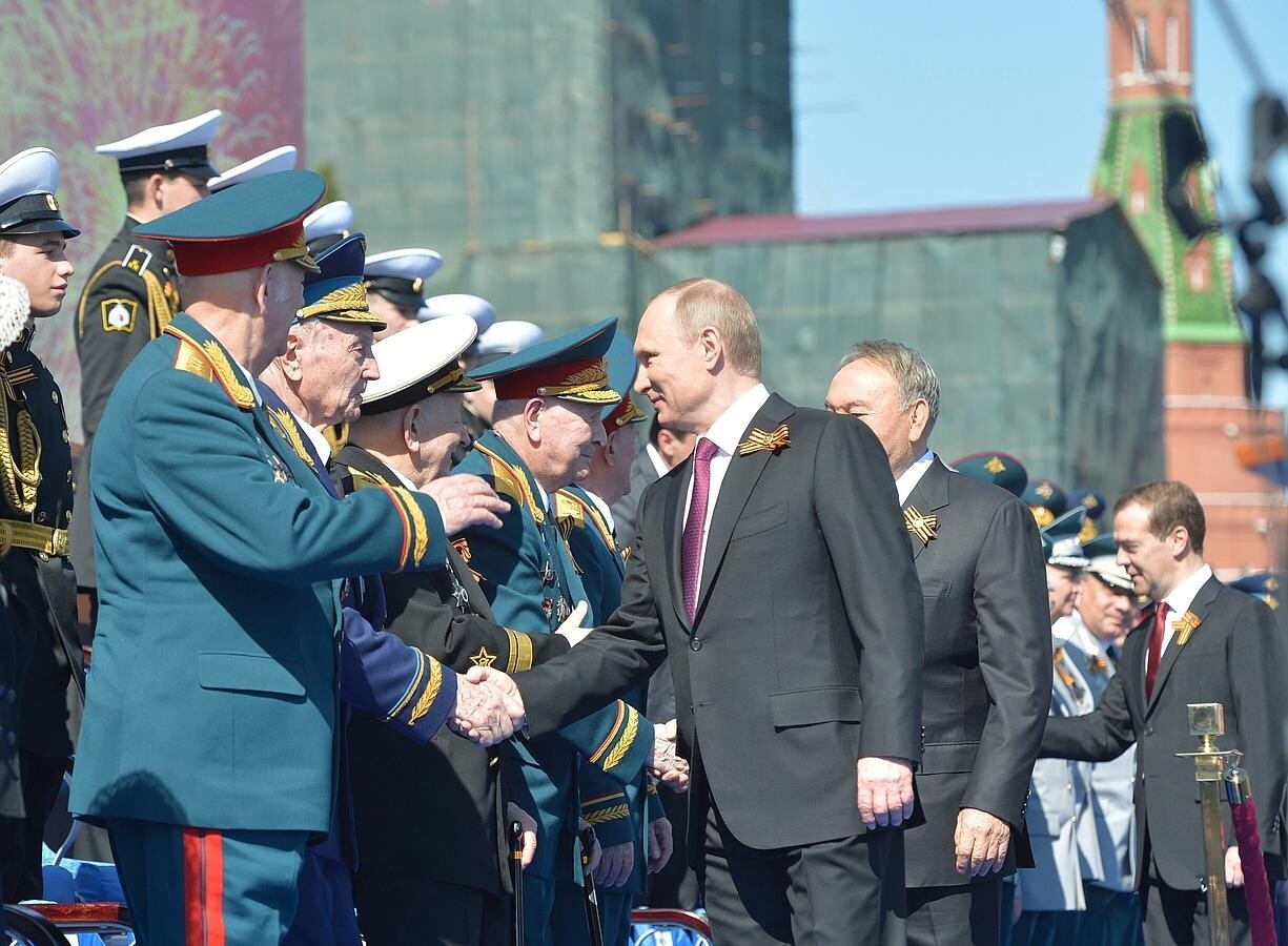 El presidente de Rusia, Vladímir Putin, asiste a los actos para celebrar el Día de la Victoria en la Plaza Roja de Moscú