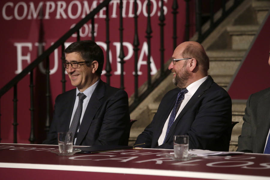 El presidente del Congreso, Patxi López, y el presidente del Parlamento Europeo, Martín Schulz. 