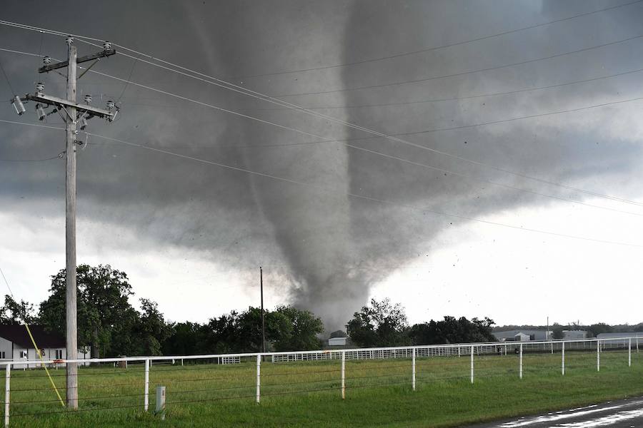 «Llamo a nuestros ciudadanos a que se preparen para estas potenciales amenazas lo antes posible y que acaten las alertas y órdenes de evacuación», afirmó la semana pasada el gobernador de Texas, Greg Abbott. 