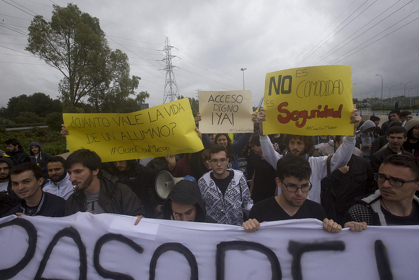 Manifestación de los alumnos de la ESI por uno acceso mejor al campus de Puerto Real